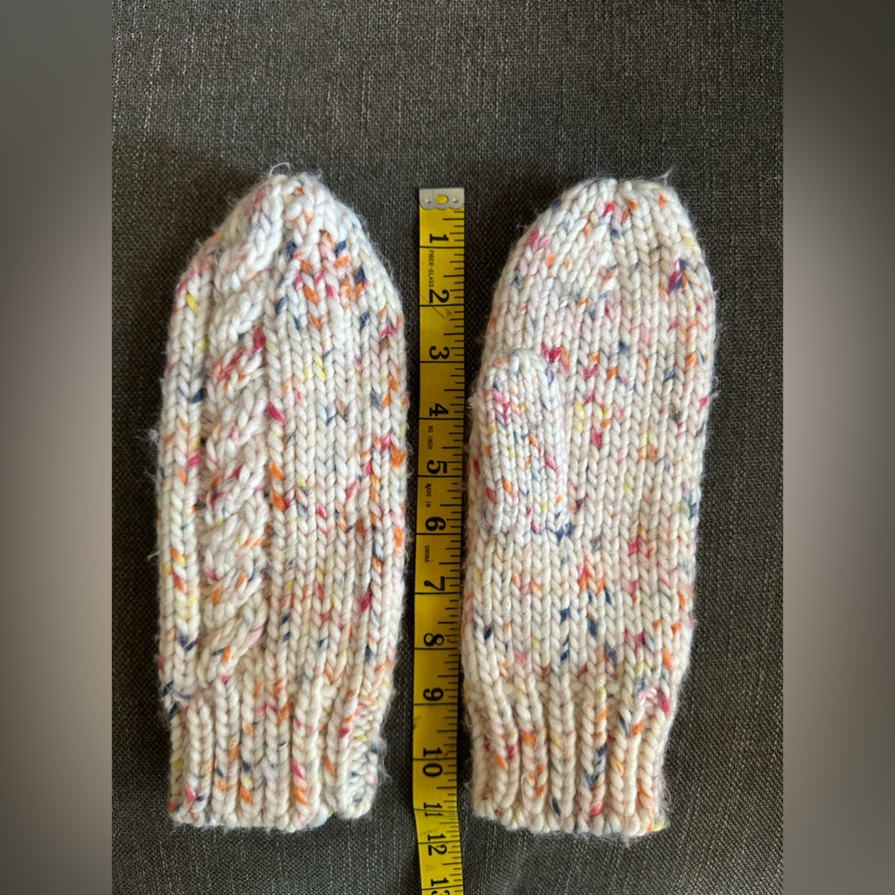 Gap confetti cable knit acrylic mittens